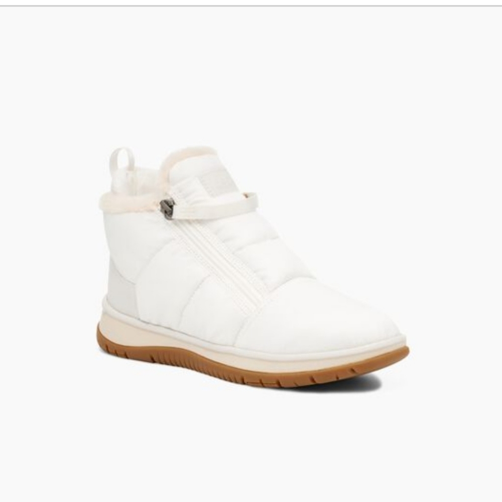 NIB LAKESIDER ZIP PUFF UGG BOOTS